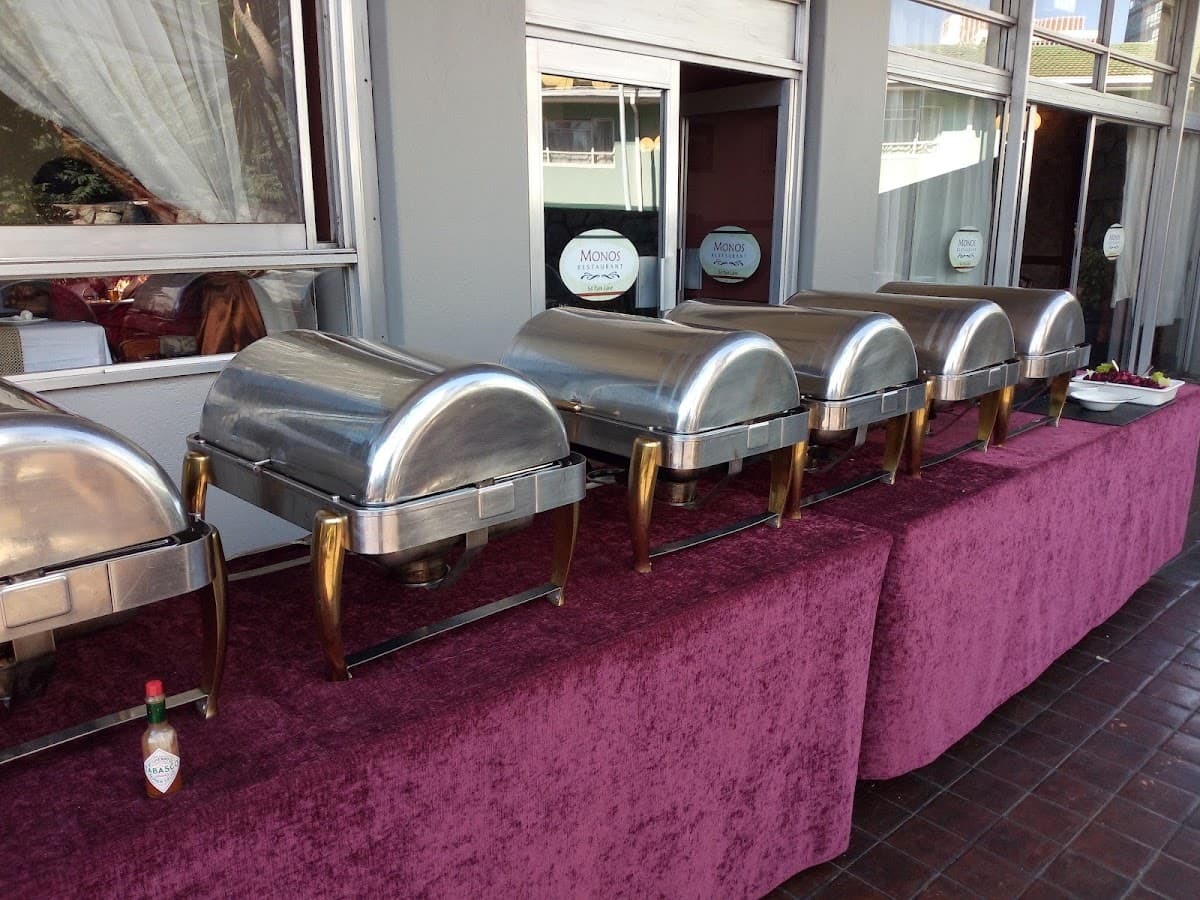 Monos Restaurant At Crowne Plaza